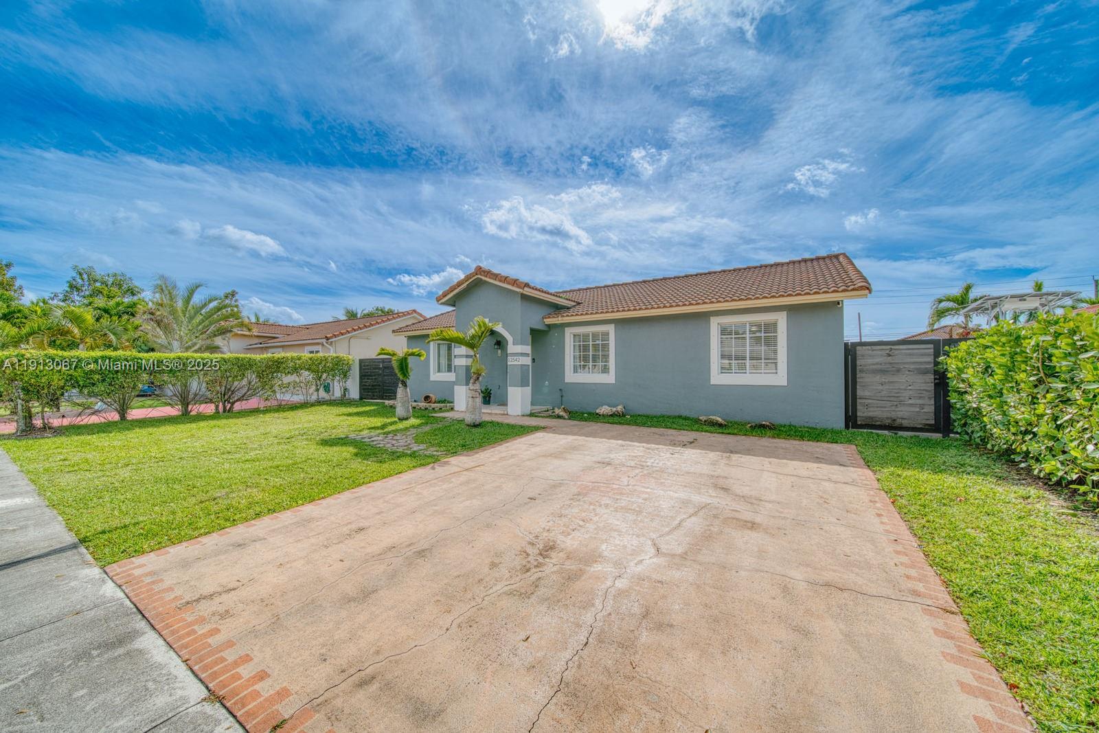 ESTATE HOMES - Residential