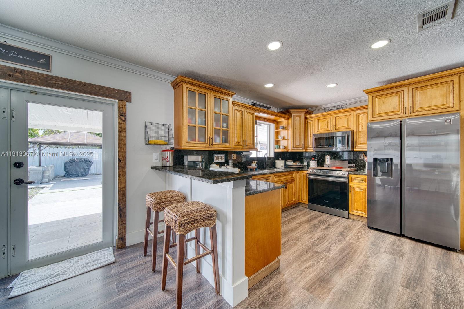 ESTATE HOMES - Residential