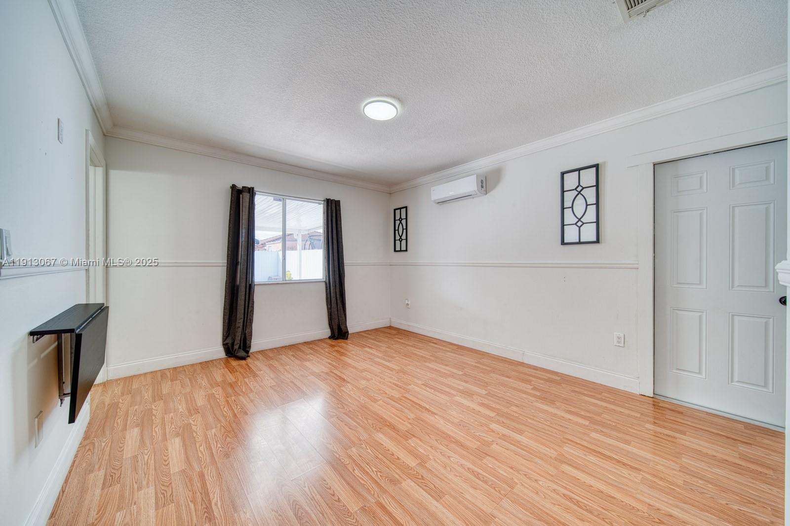 ESTATE HOMES - Residential