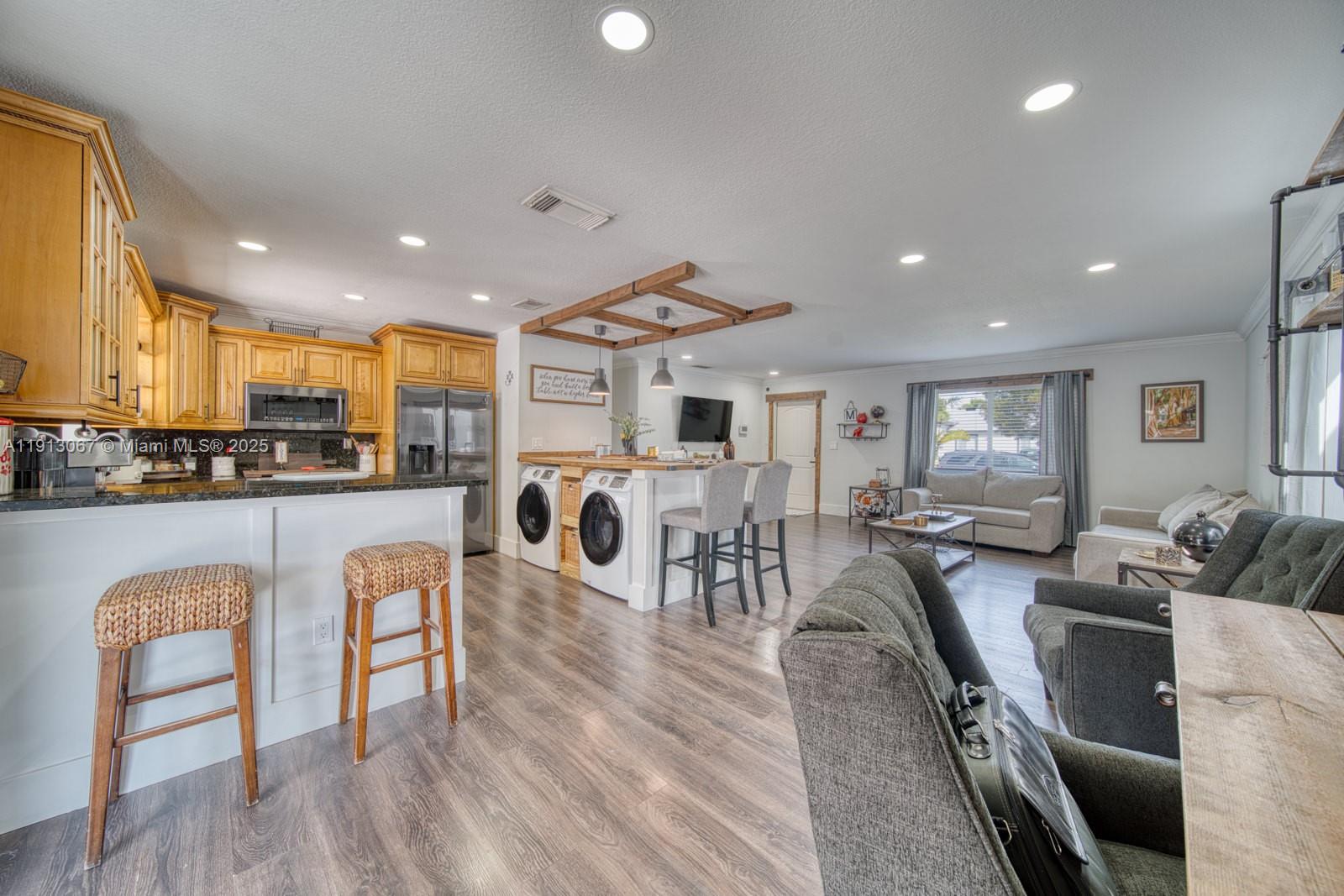 ESTATE HOMES - Residential