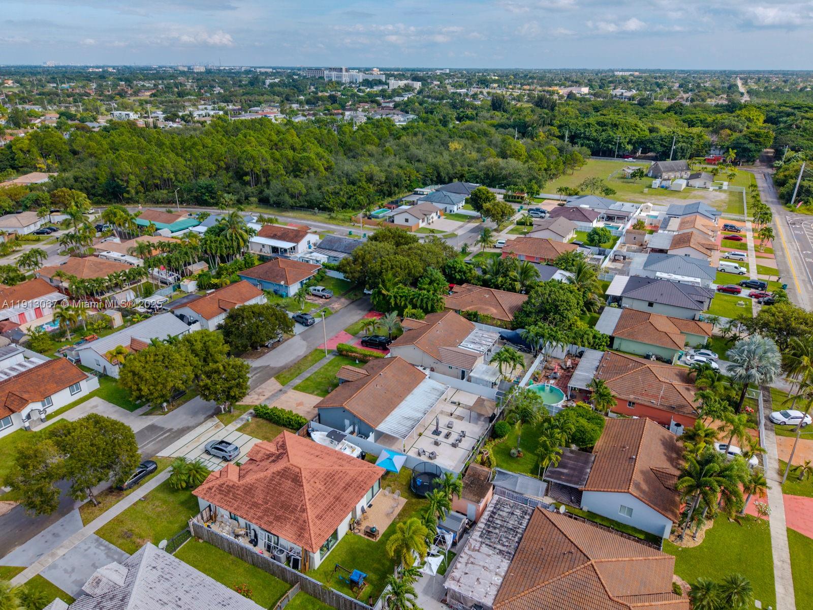 ESTATE HOMES - Residential