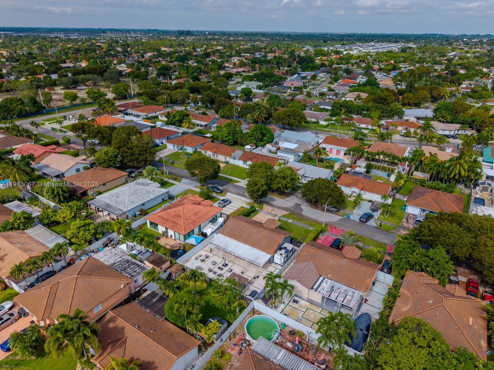 ESTATE HOMES - Residential