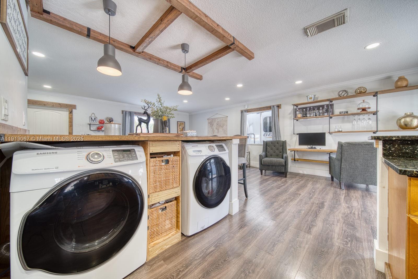 ESTATE HOMES - Residential