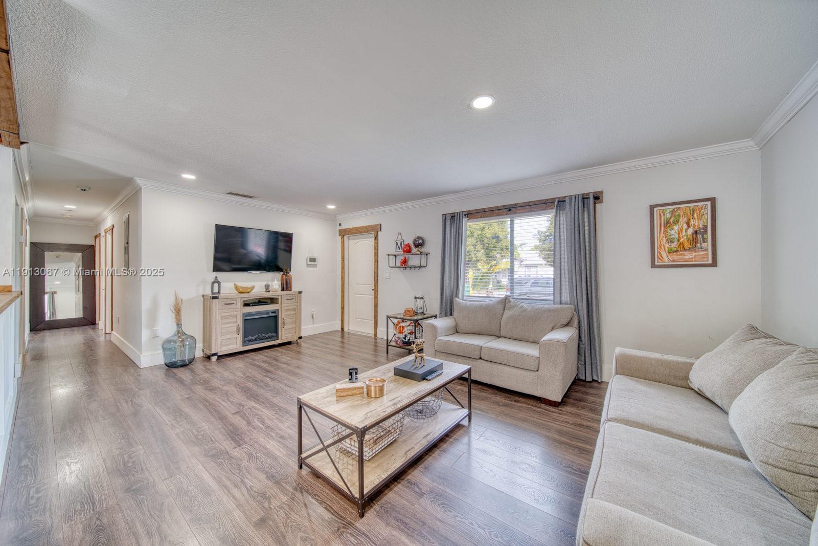 ESTATE HOMES - Residential