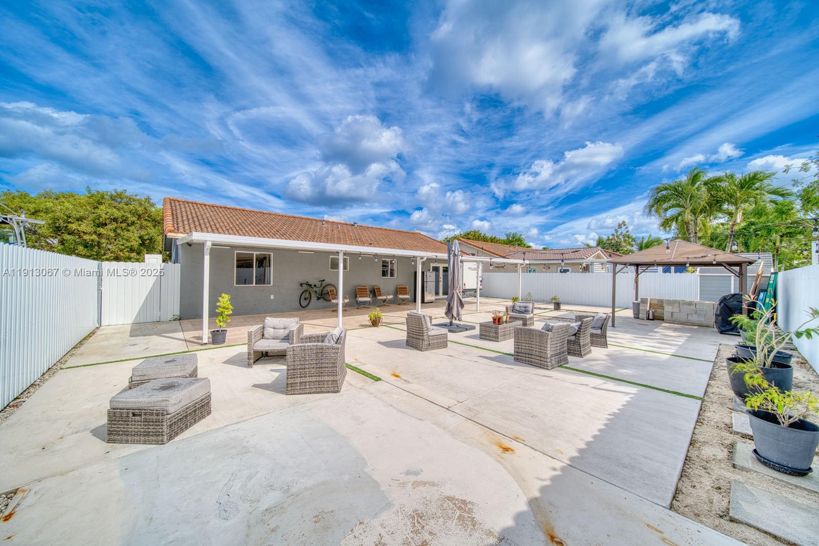 ESTATE HOMES - Residential