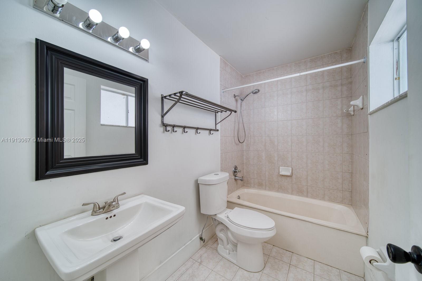 ESTATE HOMES - Residential