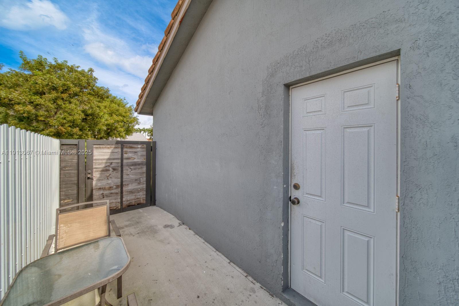 ESTATE HOMES - Residential