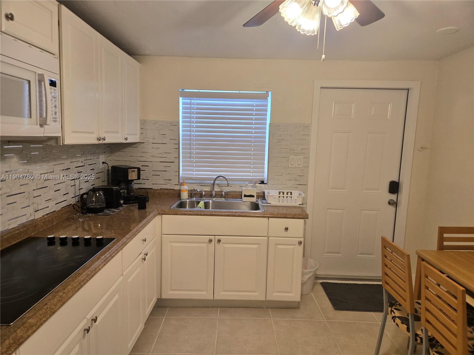 5712 Hollywood Blvd 2