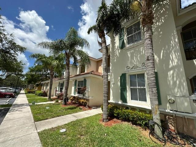 1018 NE 42nd Ter, Homestead, FL, 33033/$349,000 4 1018 NE 42nd Ter