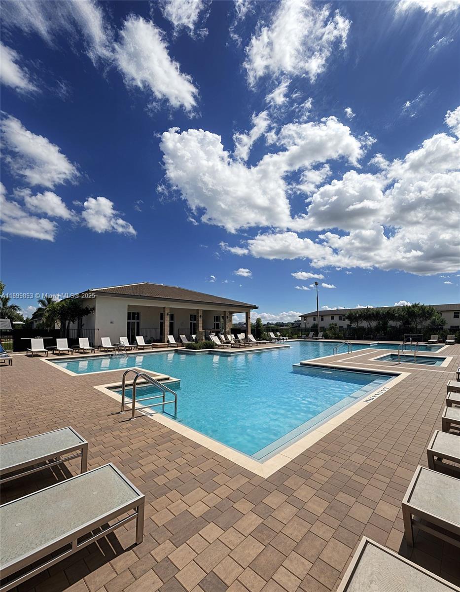 GOLF PARK SEC 1 - Residential Lease