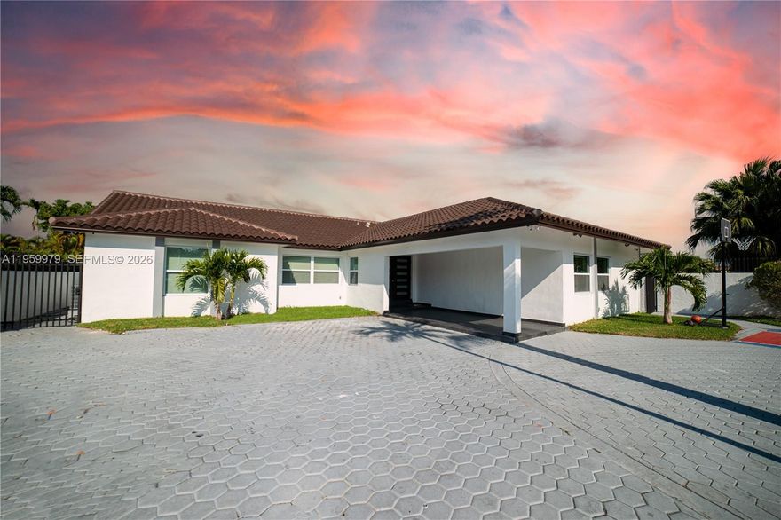 NICE COMPLETELY REMODELED MANSION! 5 BEDROOM 3.5 BATHROOMS! CALL NOW THIS WONT LAST! THIS IS A DREAM HOME.