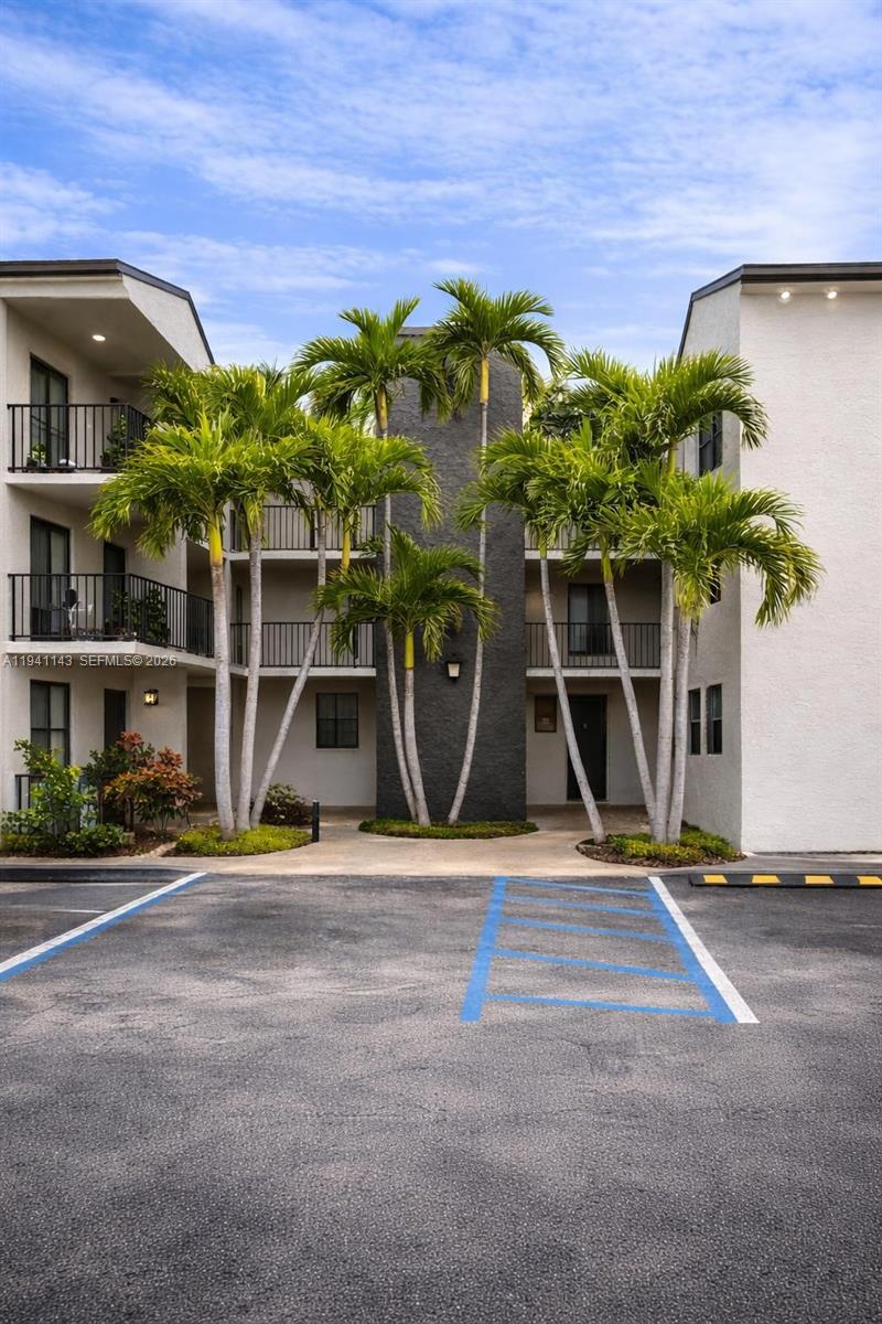 GUERNICA CONDO - Residential