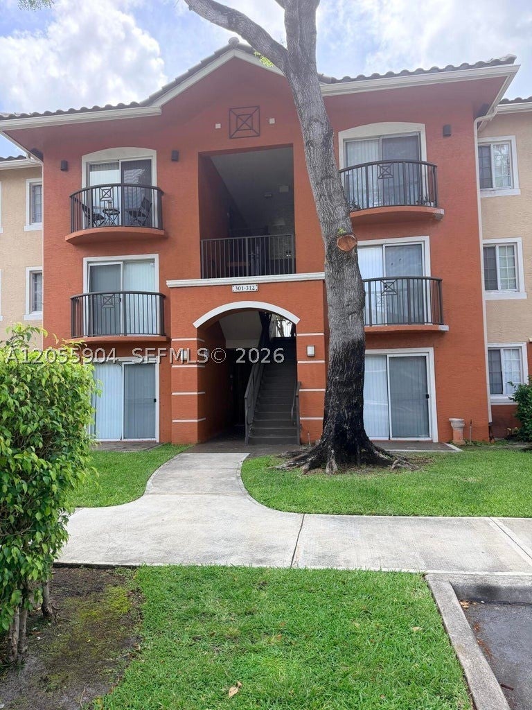 Photo of 4195 N Haverhill Rd #305, West Palm Beach, FL 33417 (MLS # A12055904)