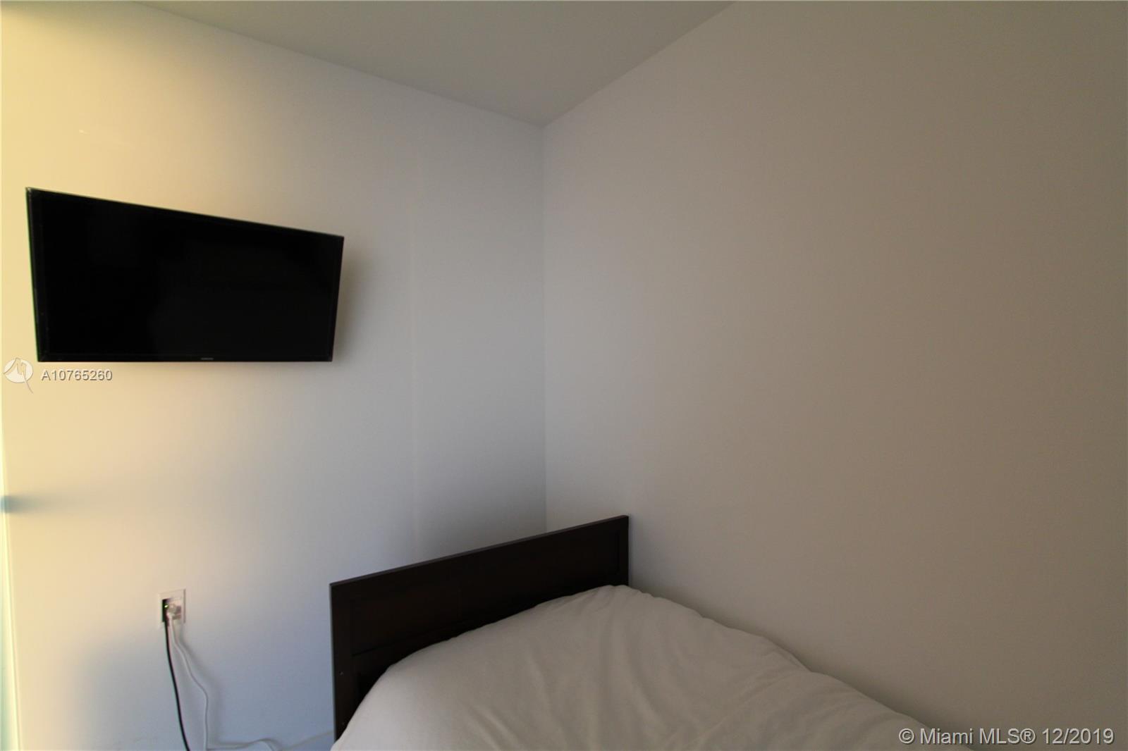 CLUB RESIDENCES AT PARK GR - Residential Lease