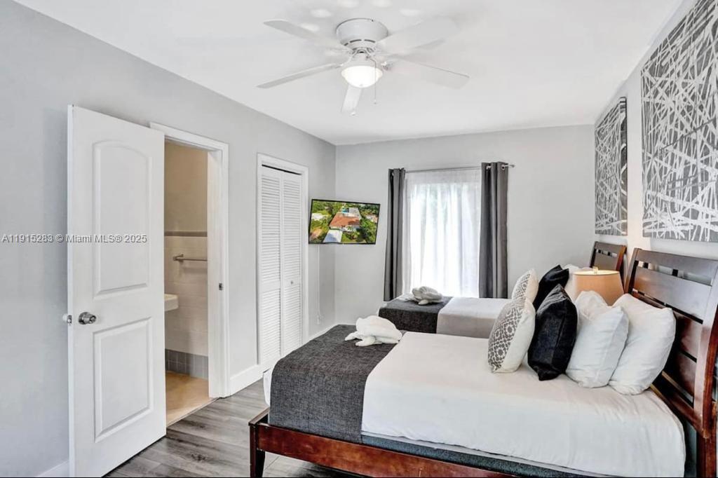 SUNSET TRAILS - Residential