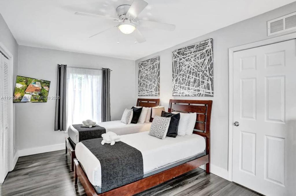 SUNSET TRAILS - Residential