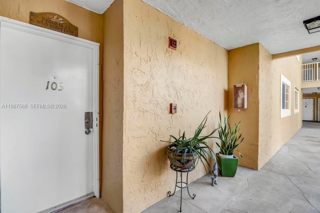 CHATEAU DE VILLE CONDO - Residential