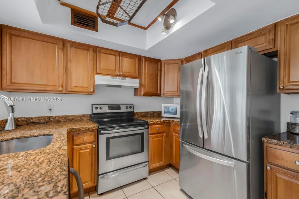 CHATEAU DE VILLE CONDO - Residential