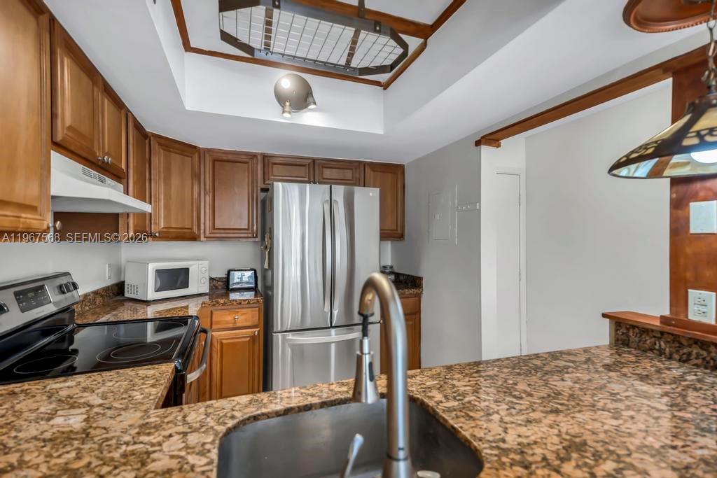 CHATEAU DE VILLE CONDO - Residential