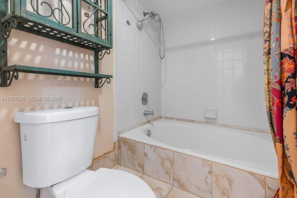 CHATEAU DE VILLE CONDO - Residential