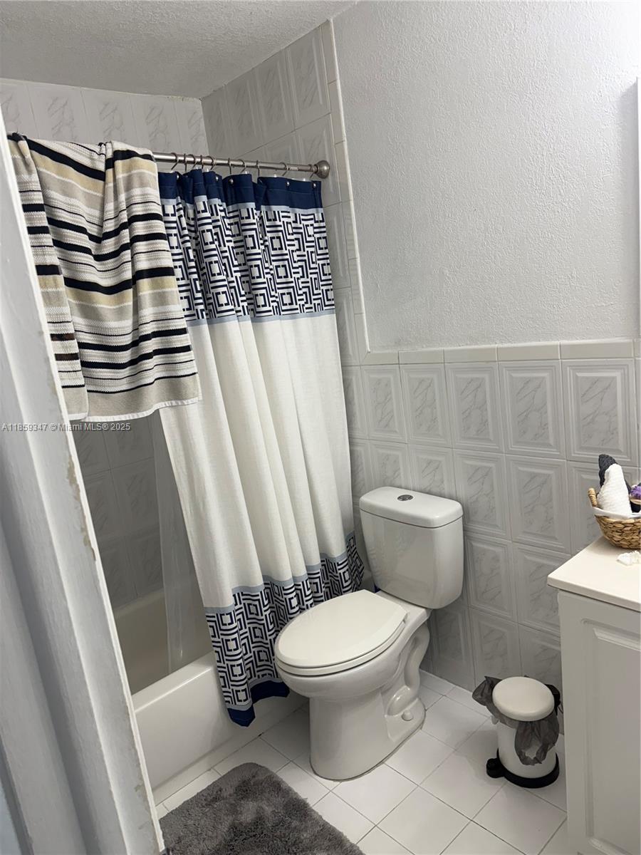 1950 W 54th St 406