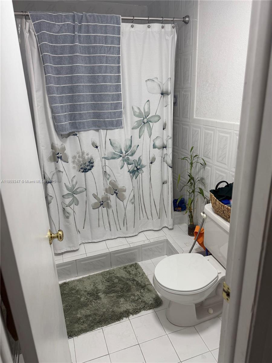 1950 W 54th St 406