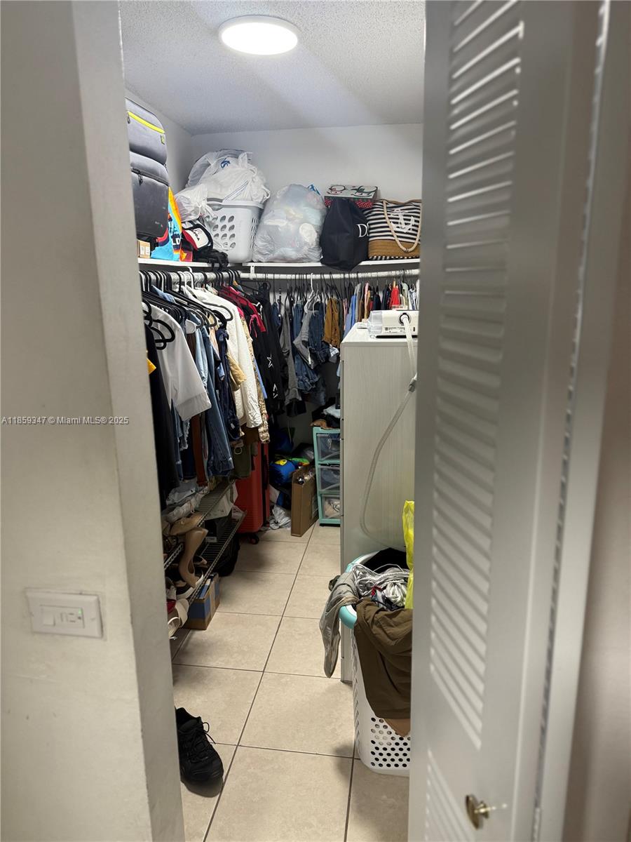 1950 W 54th St 406