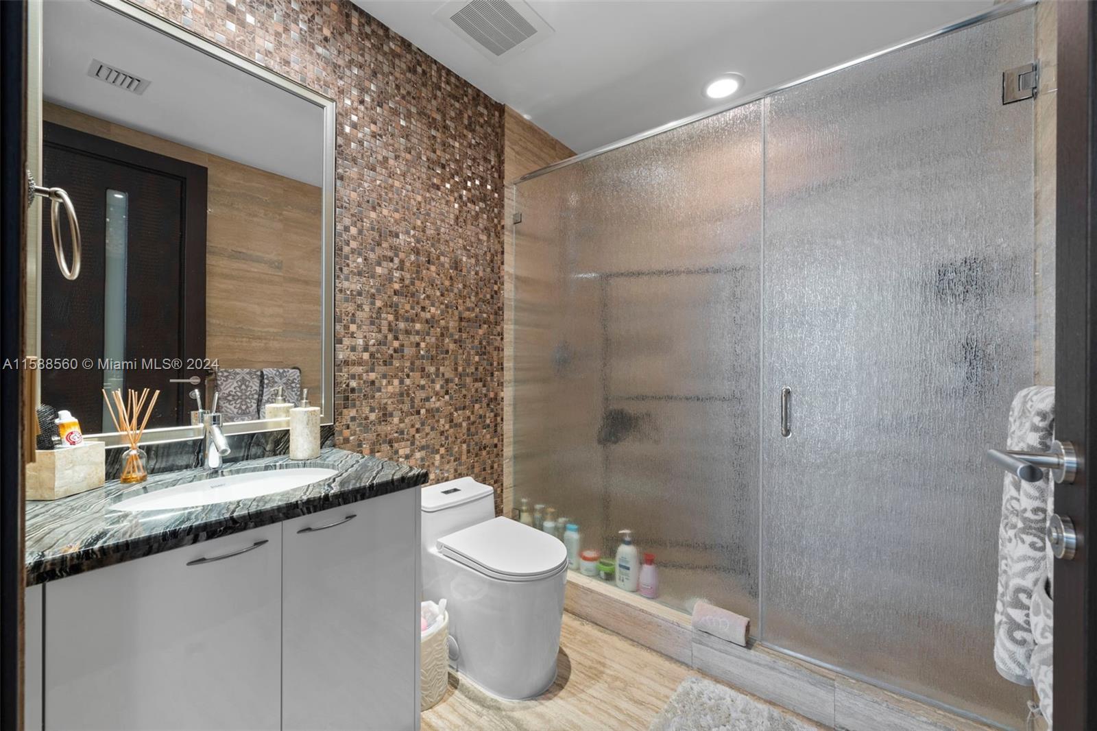 TDR TOWER II CONDO - Residential
