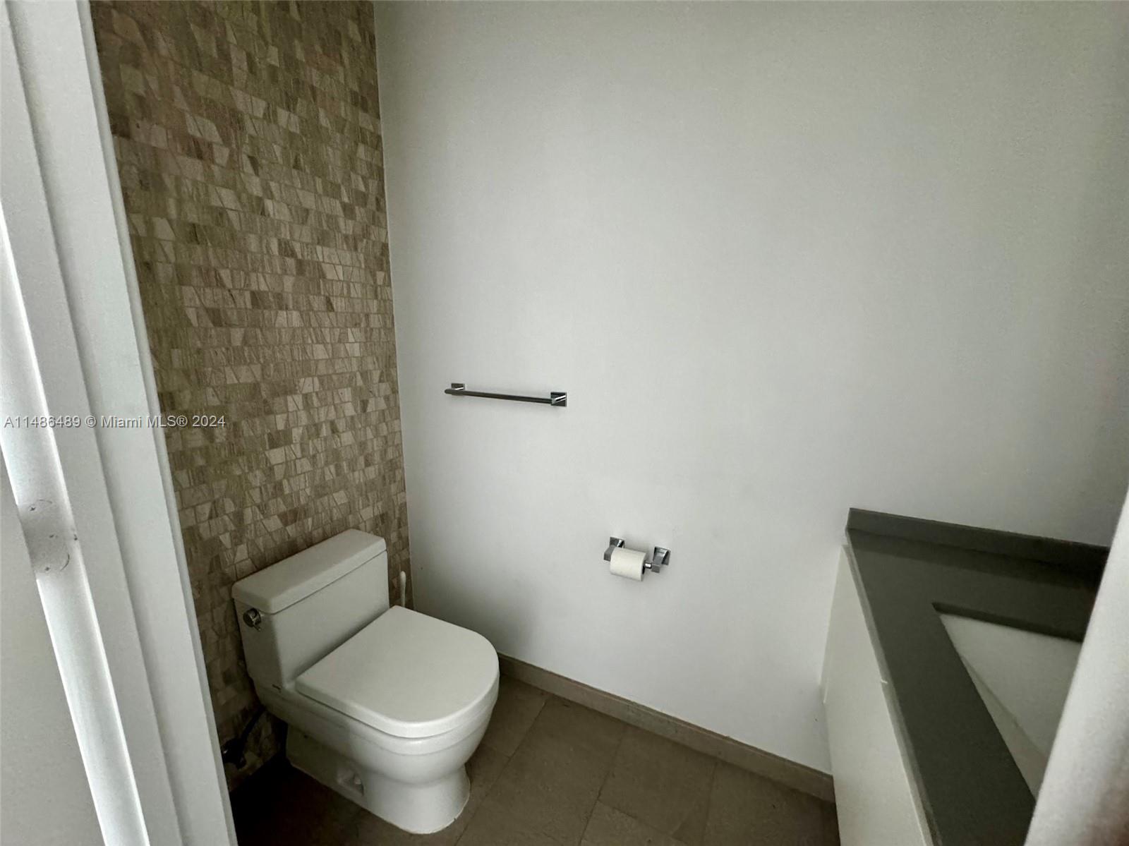 REACH CONDO - Residential Lease