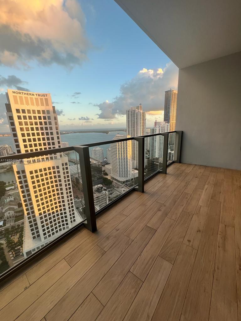 REACH CONDO - Residential Lease