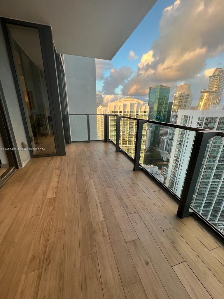 REACH CONDO - Residential Lease