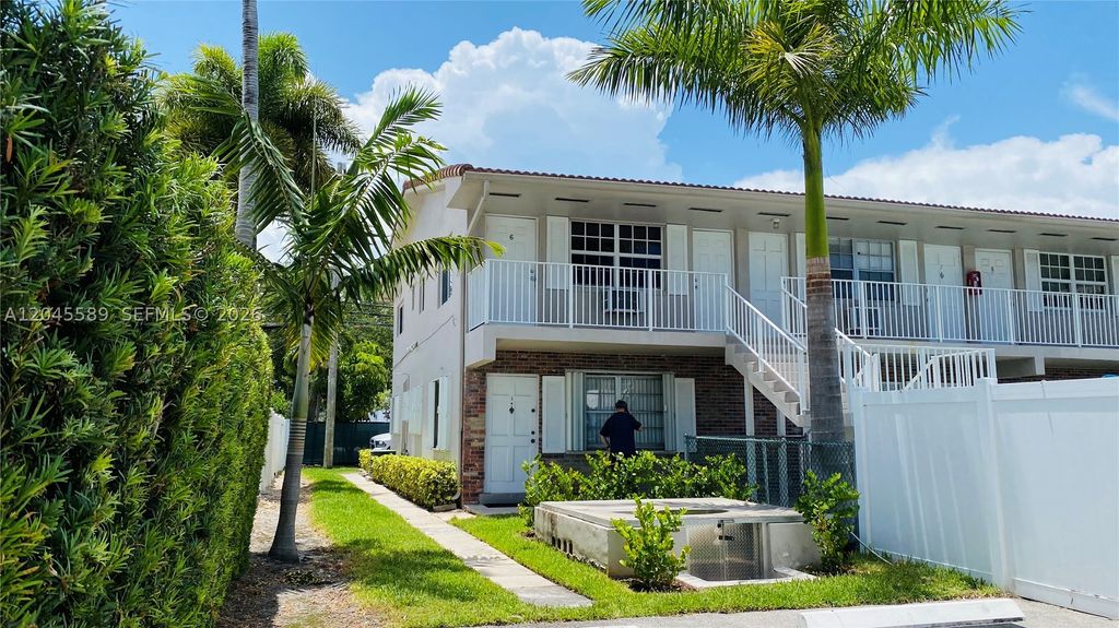 Photo of 2665 Middle River Dr #1, Fort Lauderdale, FL 33306 (MLS # A12045589)