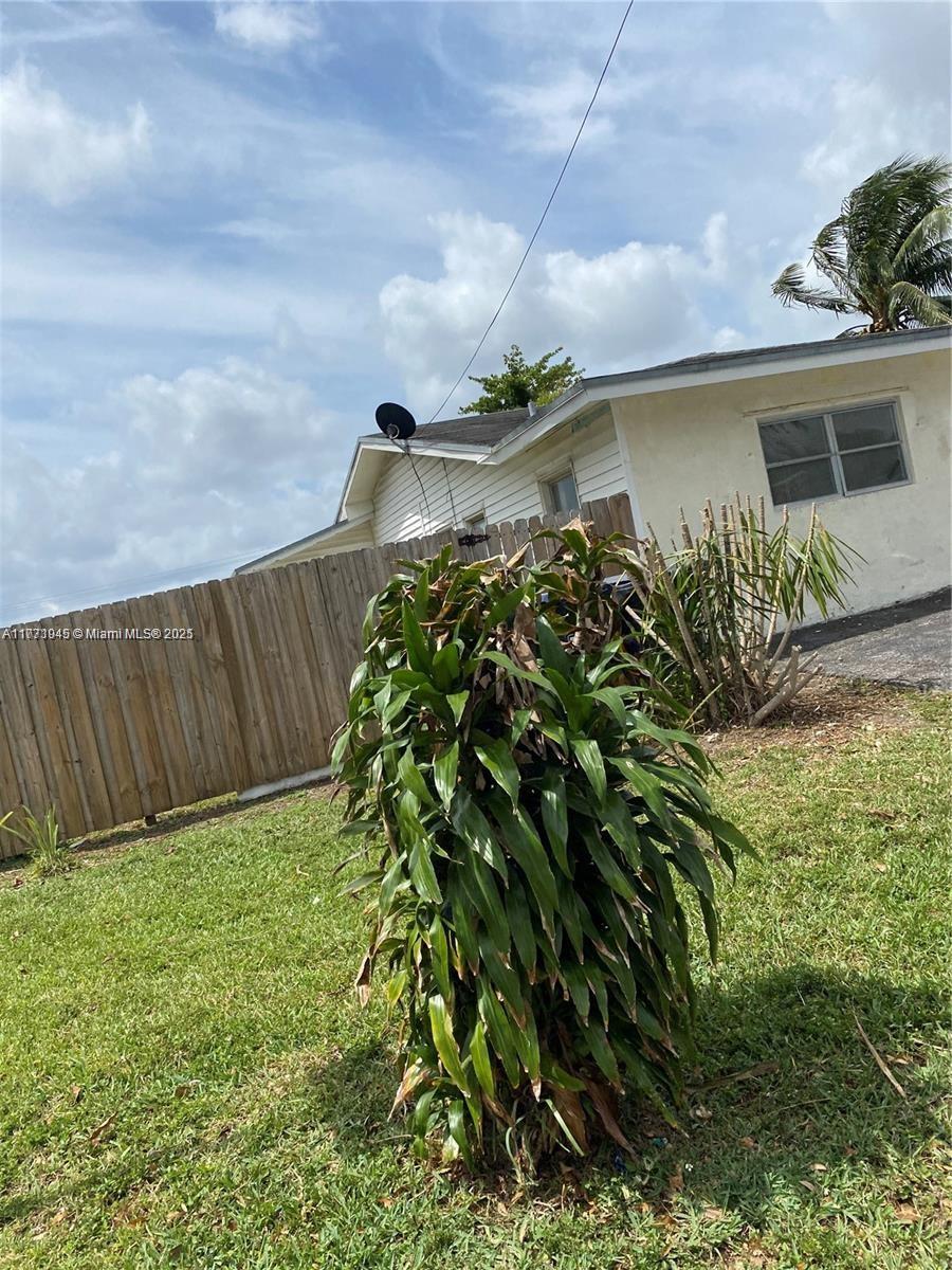 Rental Property at 6800 Sw 18th Ct 1, North Lauderdale, Miami-Dade County, Florida - Bedrooms: 3 
Bathrooms: 2  - $2,800 MO.