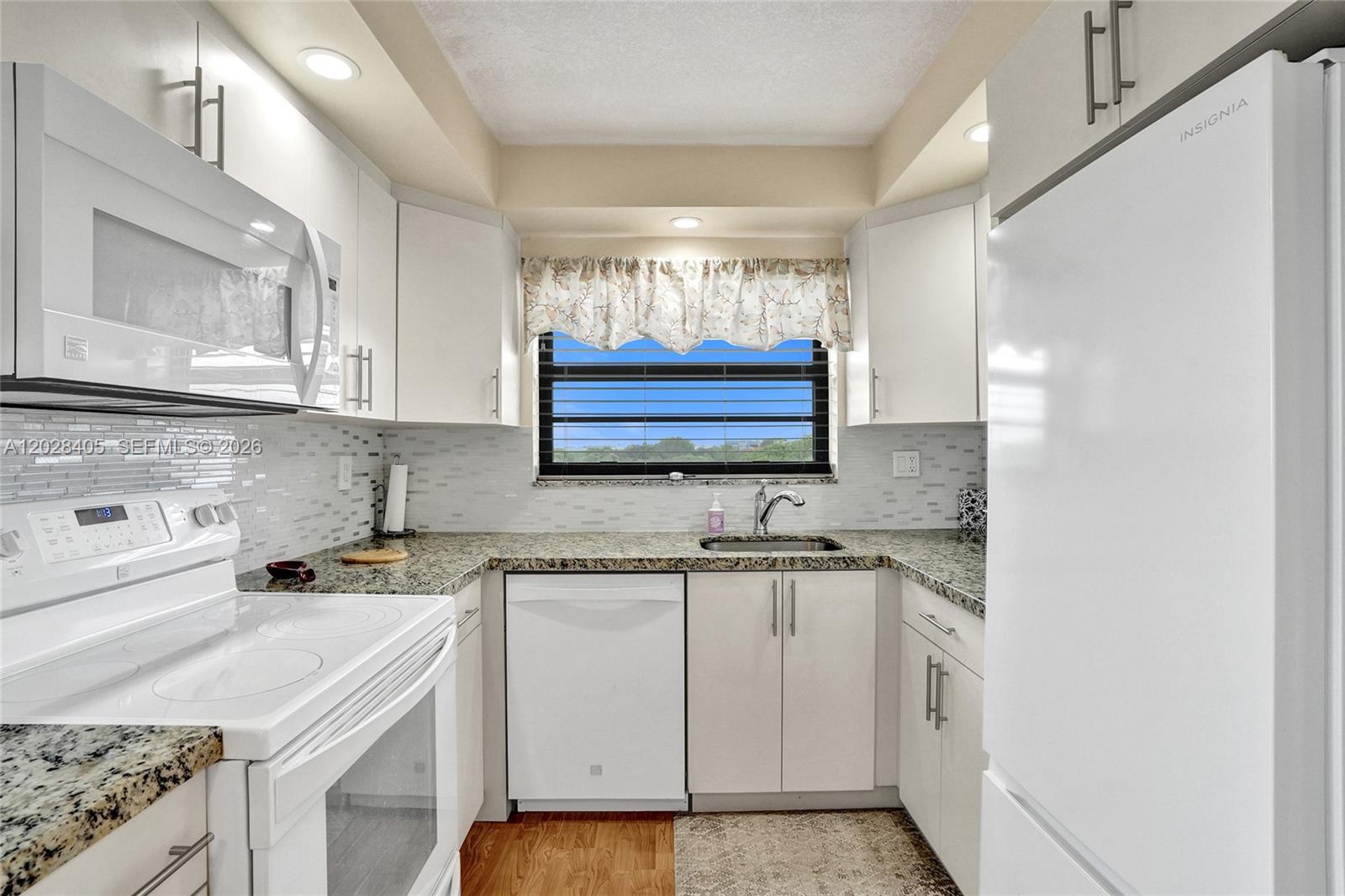 COLONY POINT 6 CONDO - Residential