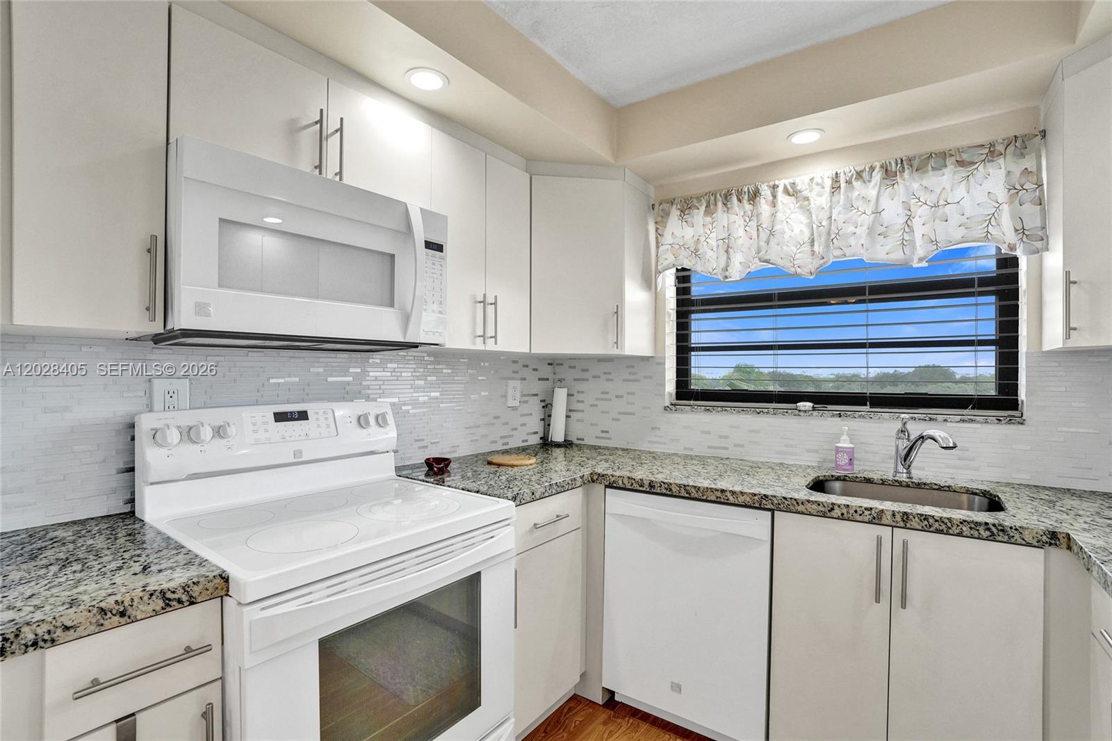 901 Colony Point Cir 501