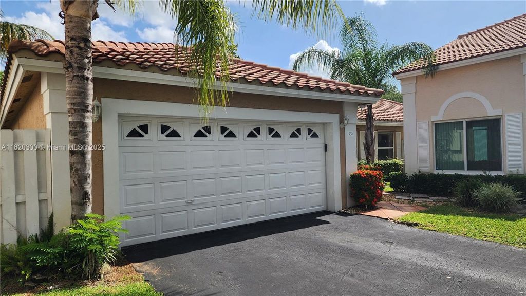 Photo of 930 NW 96th Ave, Plantation, FL 33324 (MLS # A11820300)