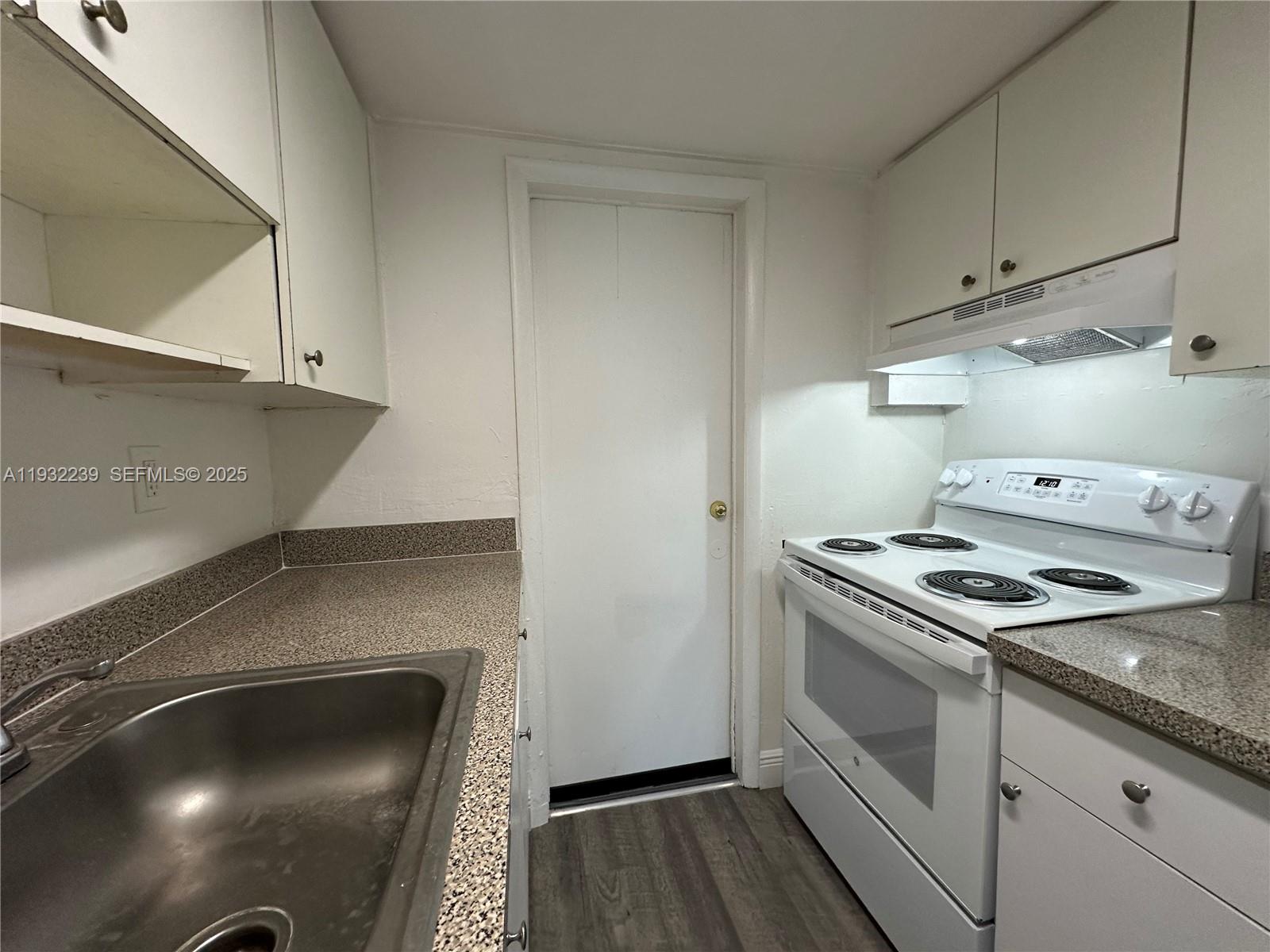 FLORIDANA PARK - Residential Lease