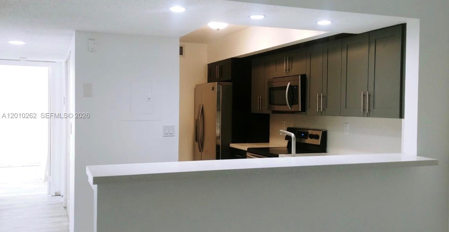LE CLUB AT OLD CUTLER CON - Residential