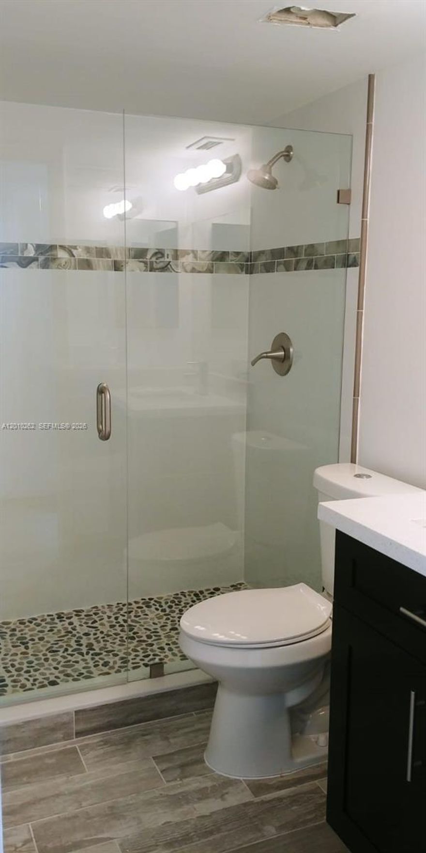 great corner unit spacious and fully remodeled from floors to baths , kitchen, kitchen appliances,  and more, laundry inside unit and 2 balconies, hoa with all amenities... Seller very motivated