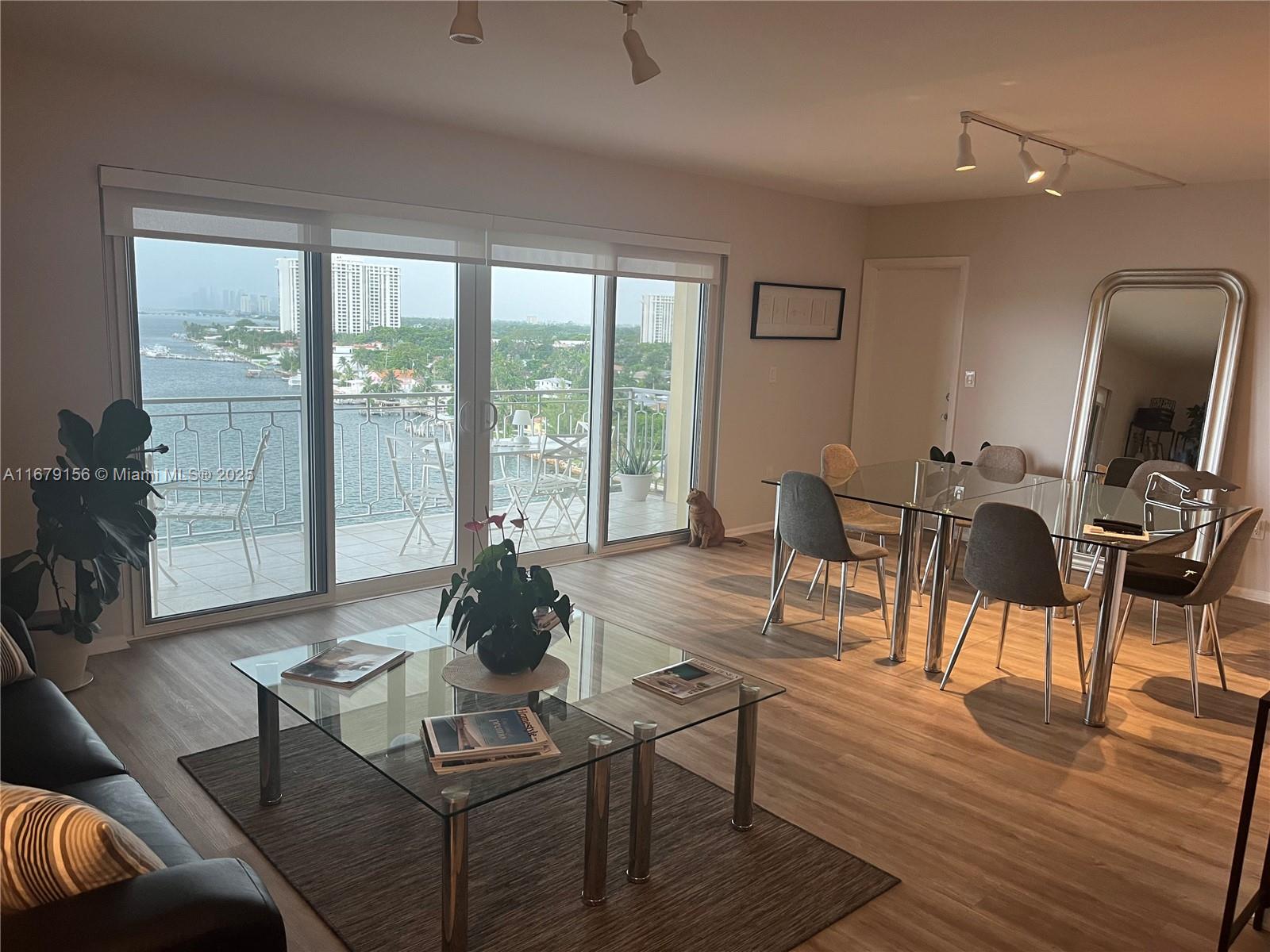 What an incredible view! I imagine the combination of the bay and the Miami skyline offers a stunning landscape, especially at sunrise or sunset.The second bedroom is like a separate apartment with its own independent entrance. All windows are hurricane-proof, and the apartment has been renovated.