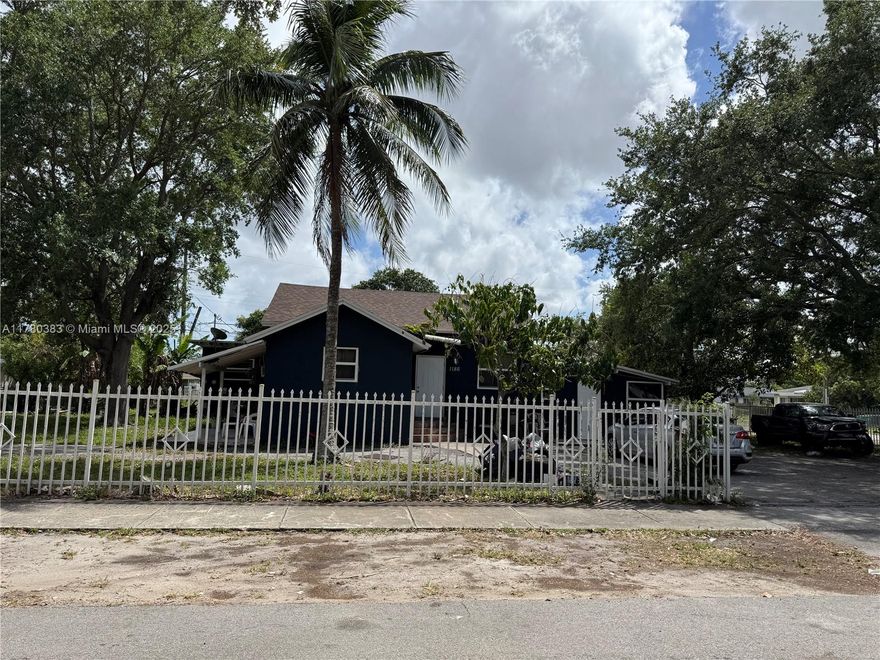 Welcome investors! Duplex with possibility to grow up to 4 units, situated on 11,374 sq ft and generating $5200/month income.
SHOWINGS WILL BE AVAILABLE ONLY UPON RECEIVE A CASH OFFER WITH PROOF OF FUNDS TO CLOSE OR APPROVAL OF THE HARD MONEY LENDER.
PLEASE DO NOT DISTURB TENANTS.