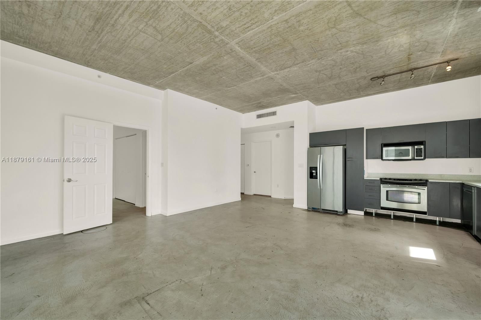 THE LOFT DOWNTOWN CONDO - Residential