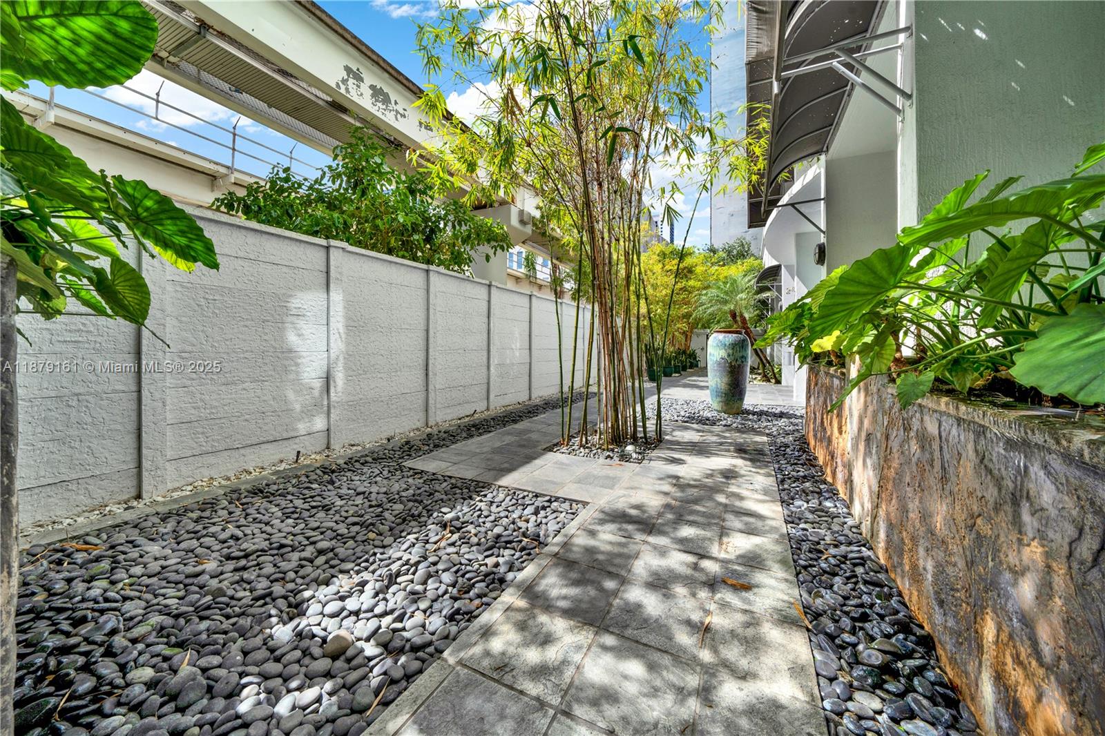 THE LOFT DOWNTOWN CONDO - Residential