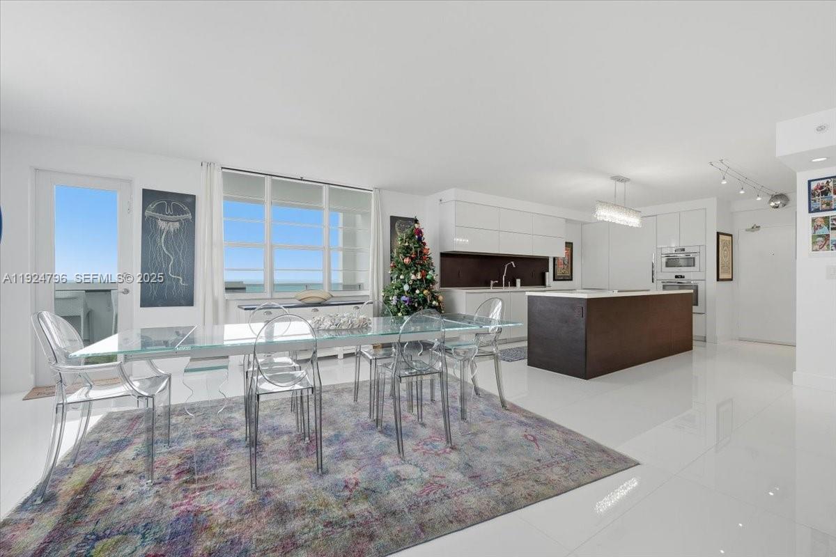 THE DECOPLAGE CONDO - Residential