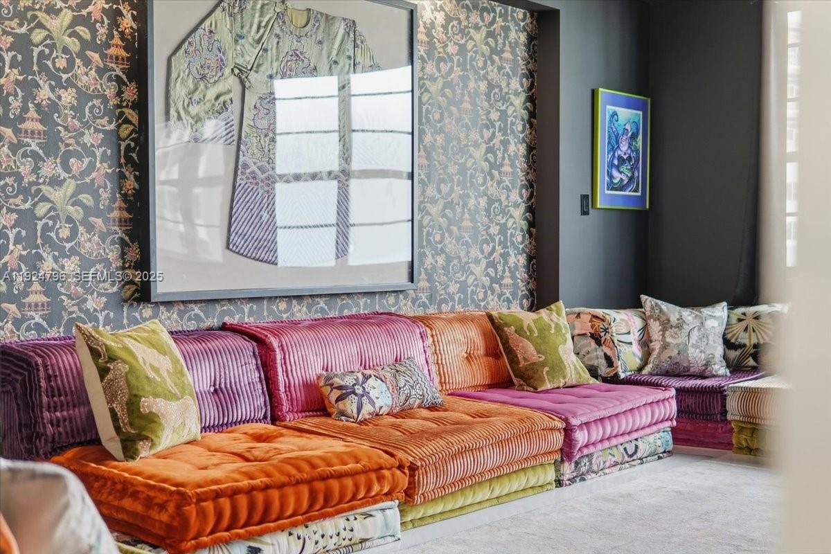 100 Lincoln Road 747