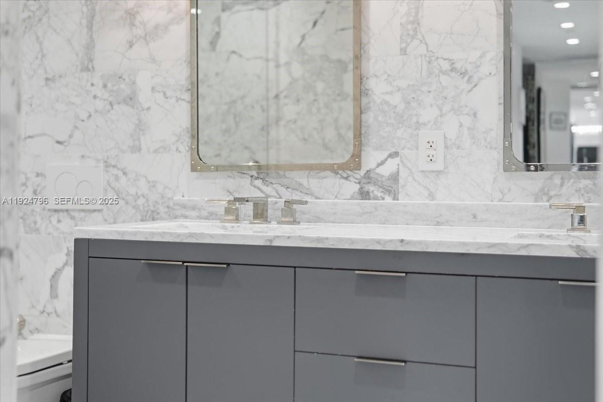 THE DECOPLAGE CONDO - Residential