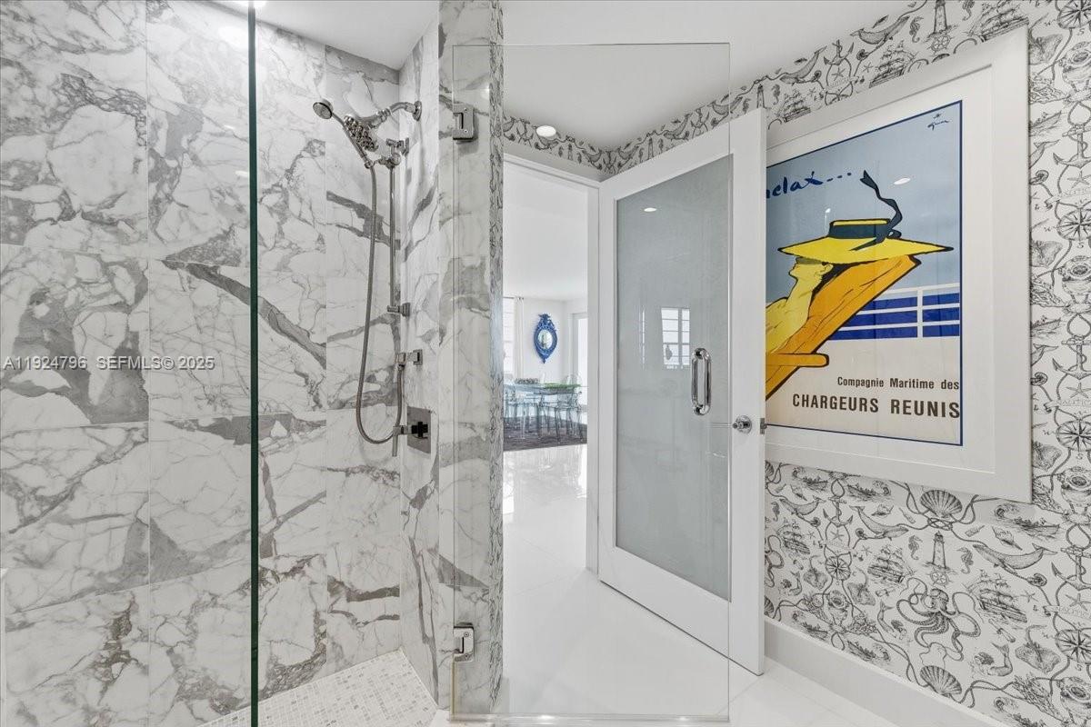 THE DECOPLAGE CONDO - Residential