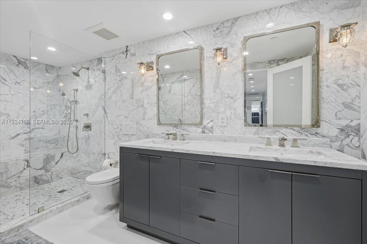 THE DECOPLAGE CONDO - Residential