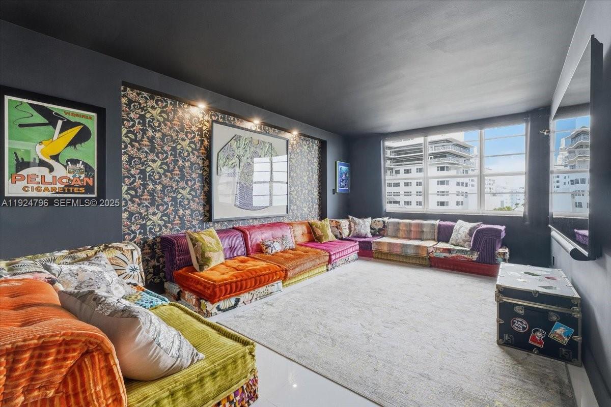 THE DECOPLAGE CONDO - Residential