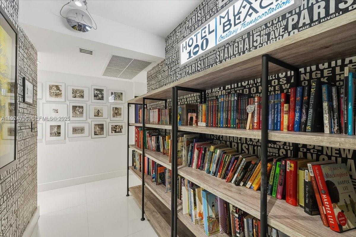 THE DECOPLAGE CONDO - Residential